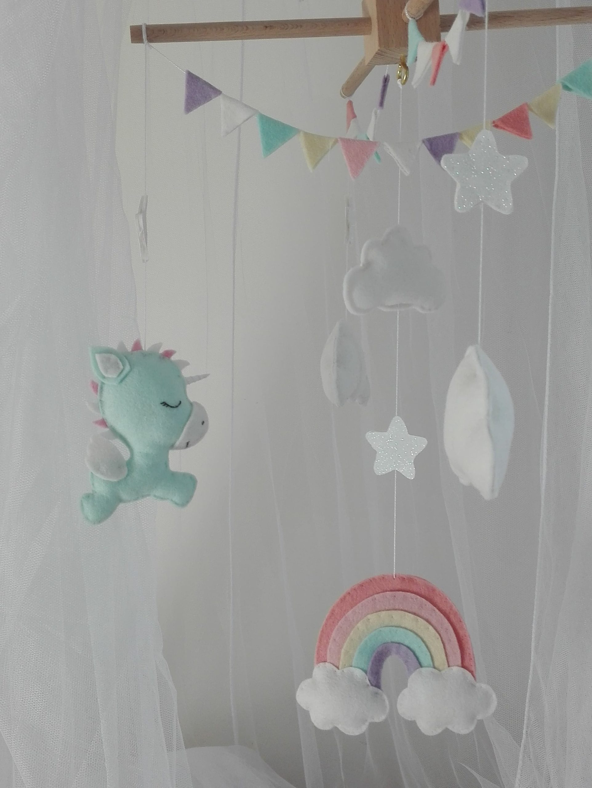 Mobile Pour Bebe Licorne Et Arc En Ciel Dodonaturel Fr