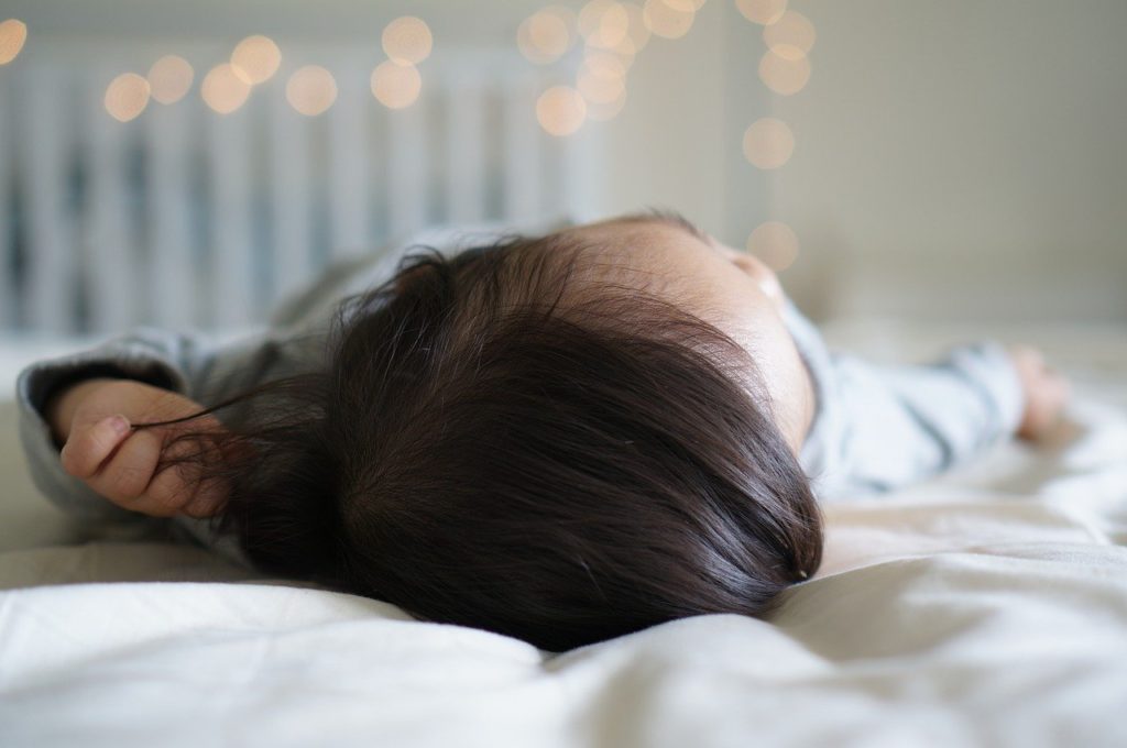 Le matelas bébé👶 anti tête plate ou anti-plagiocéphalie.