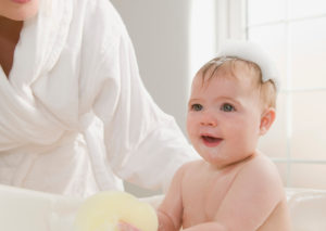 le savon naturel pour le bain de bébé