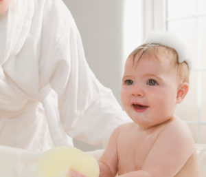 le savon naturel pour le bain de bébé