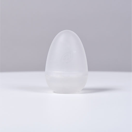 un œuf de manipulation permet d’accueillir une téterelle d’avance pour la conserver et l’insérer sans avoir à la toucher avec les doigts.