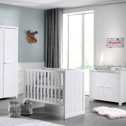 Chambre blanche pour bébé 2 portes