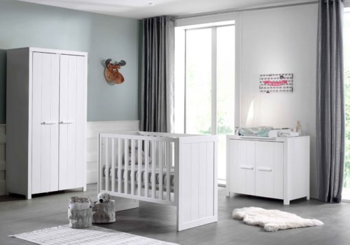 Chambre blanche pour bébé 2 portes