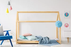 Quel âge pour un lit bébé cabane Montessori ?