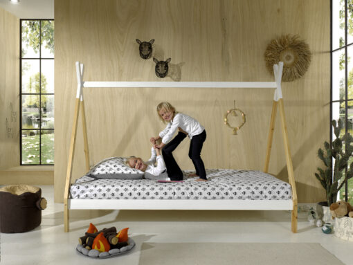 Cette combinaison TIPI se compose du lit TIPI (90 x 200 cm) élevé avec lit tiroir blanc. 2