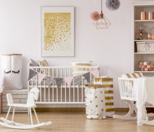 Comment le lit bébé blanc et bois peut transformer l'espace de votre enfant